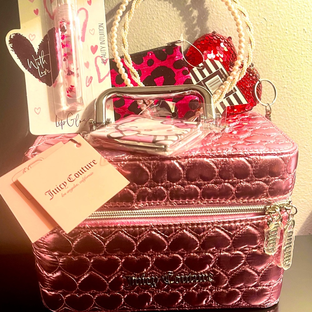 Juicy Couture Cosmetic Case filled with goodies NWT Metallic Quilted Pink - Picture 2 of 10